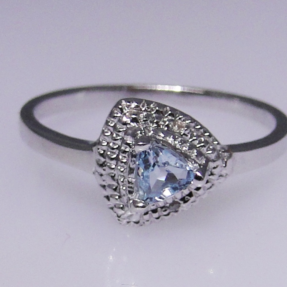 COPY - Sterling silver ring with trillion cut Blue Topaz